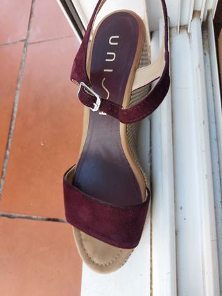 Sandalia cuña Unisa