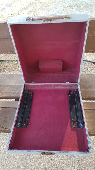 Maquina de escribir Olivetti antigua.