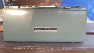 Maquina de escribir Olivetti antigua.