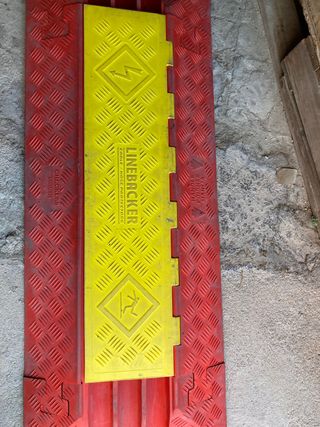 Cubierta rampa, pasa cables de suelo.