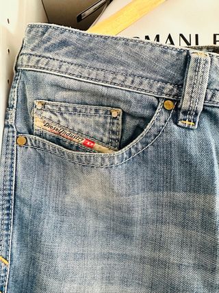 pantalón marca Diesel talla 33