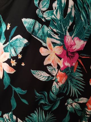 Mono de flores 