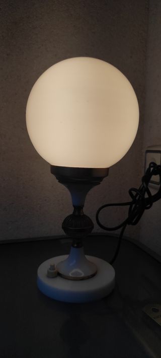 Lámpara de mesa antigua