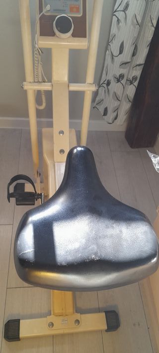 Bicicleta estática marca .BH Fitnes