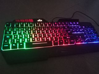 Teclado gaming con luces RGB