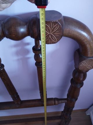 estructura de cama de madera antiguo.