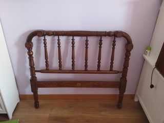 estructura de cama de madera antiguo.