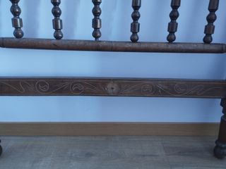 estructura de cama de madera antiguo.