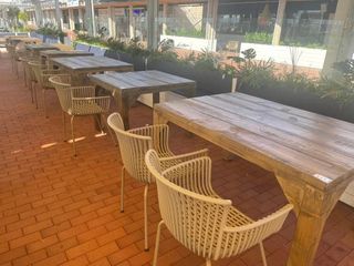 Mesas hostelería interior exterior madera maciza