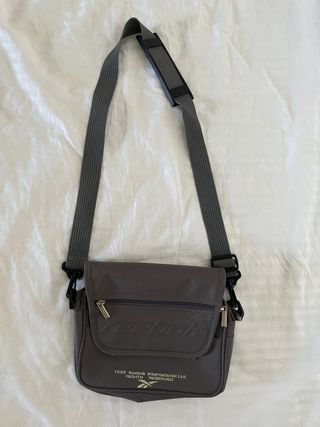 Bandolera nueva Reebok gris