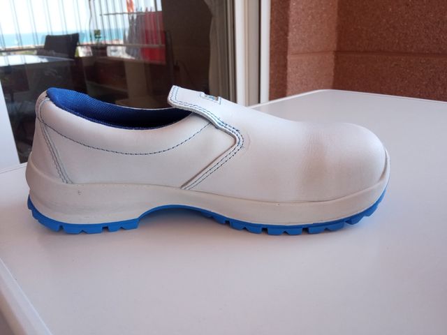 Zapatos antiestáticos y conductores.