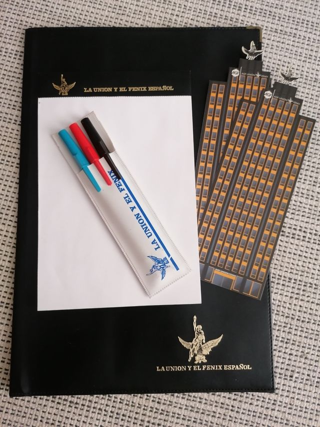 Artículos escritorio La Unión y El Fénix Español.