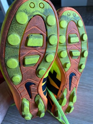 Lote botas de futbol Nike,tallas 32,33,34 y 36