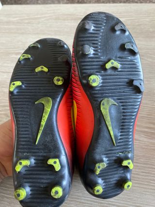 Lote botas de futbol Nike,tallas 32,33,34 y 36