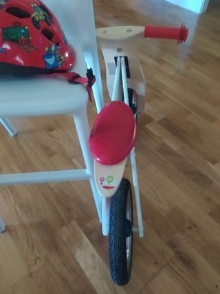 Bicicleta de iniciación sin pedales.