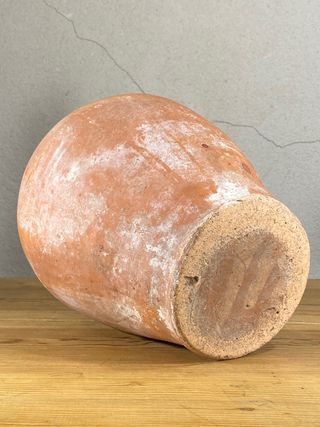 Cántaro antiguo de barro, Segovia.