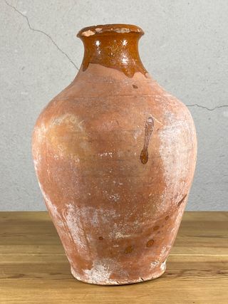 Cántaro antiguo de barro, Segovia.