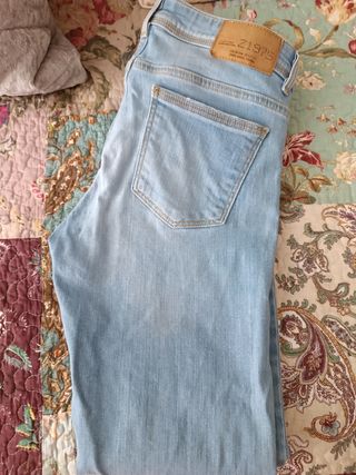 pantalón vaquero Zara