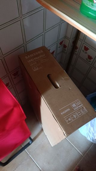 Monitor UHS Samsung UR55 28" pulgadas 60hz