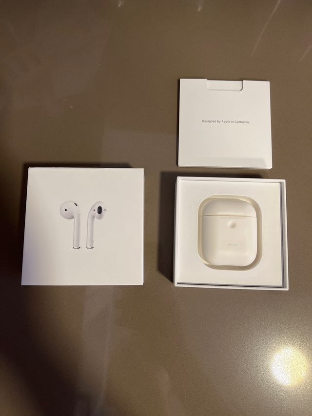 Apple AirPods 2 con estuche de carga inalámbrica