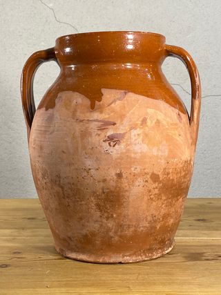 Olla antigua de alfarería de Segovia