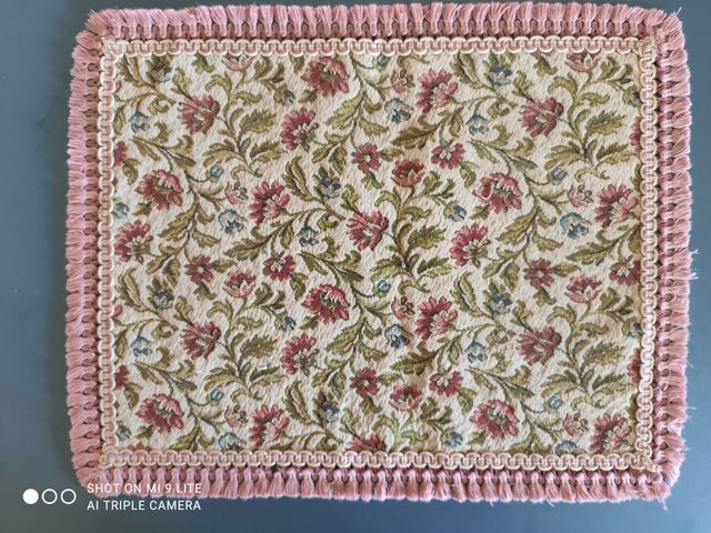 Quattro centrini vari