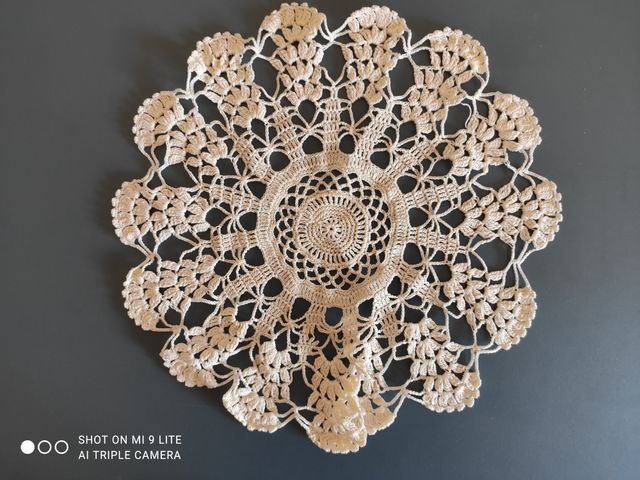 Quattro centrini vari