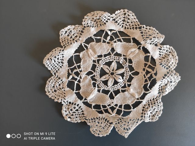 Quattro centrini vari