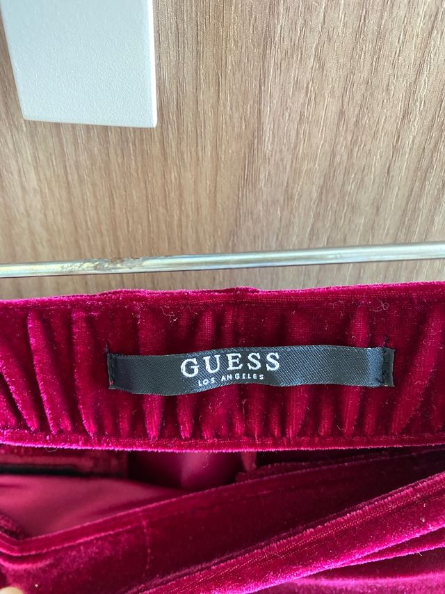 Falda de tubo Guess de terciopelo burdeos