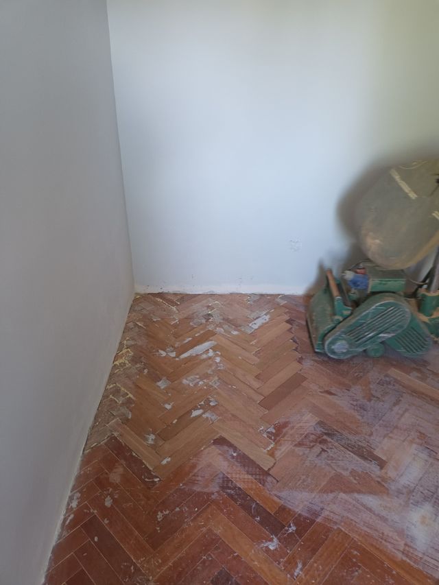 Acuchillado y Barnizado 