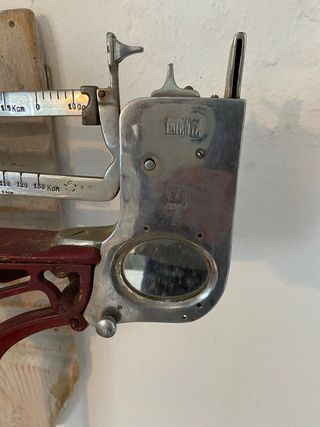 Báscula antigua de Farmacia