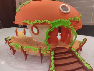 Casa Monchichi y figuras