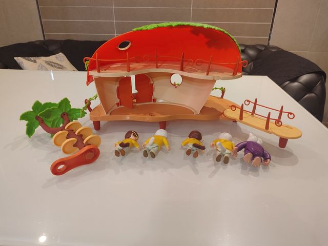 Casa Monchichi y figuras