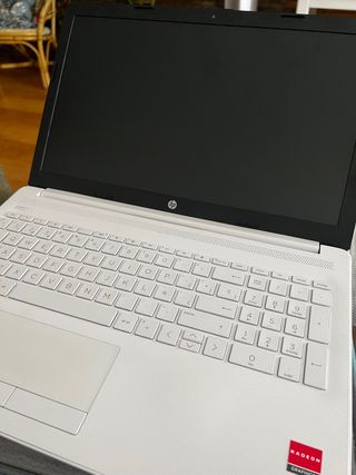 Portátil HP 15-db0051ns muy poco uso