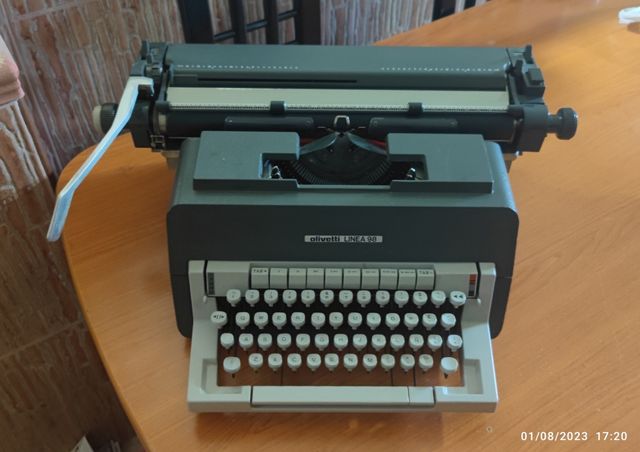 Máquina de escribir olivetti 98