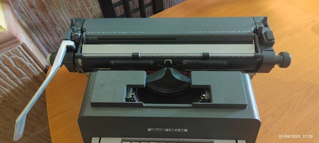 Máquina de escribir olivetti 98