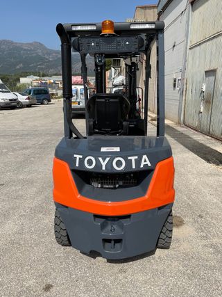 Carretilla diesel Toyota 2500kg matrícula