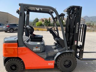 Carretilla diesel Toyota 2500kg matrícula