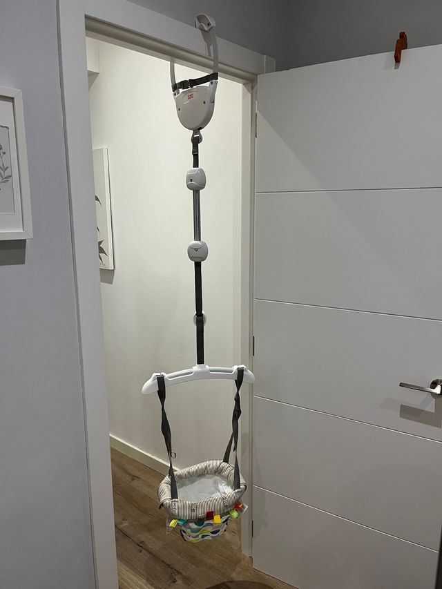 Saltador de puerta Bright Starts