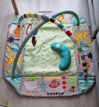 Parque infantil y piscina de bolas