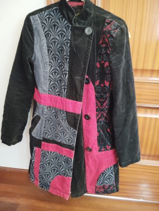 abrigo original de la marca desigual