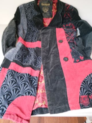 abrigo original de la marca desigual