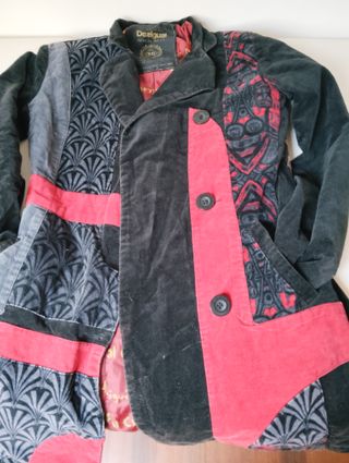 abrigo original de la marca desigual