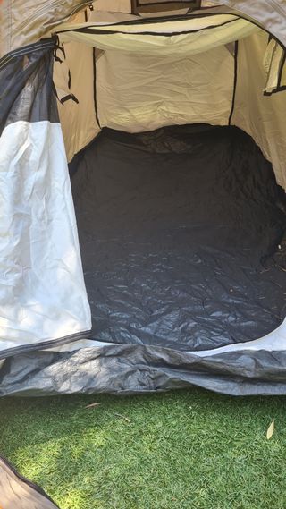 Tienda de campaña para un adulto y un niño.