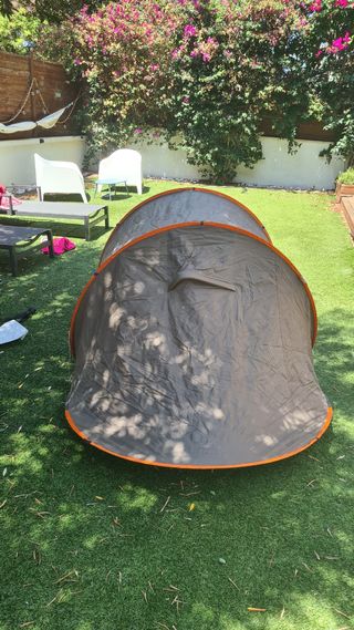 Tienda de campaña para un adulto y un niño.