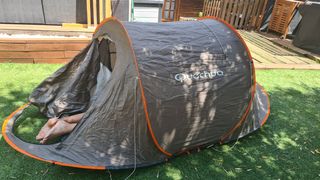 Tienda de campaña para un adulto y un niño.