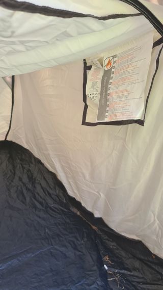 Tienda de campaña para un adulto y un niño.