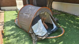 Tienda de campaña para un adulto y un niño.