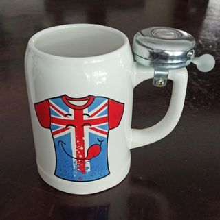 Jarra de cerveza con timbre