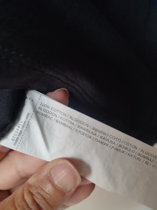 Camiseta detalles metálicos MANGO